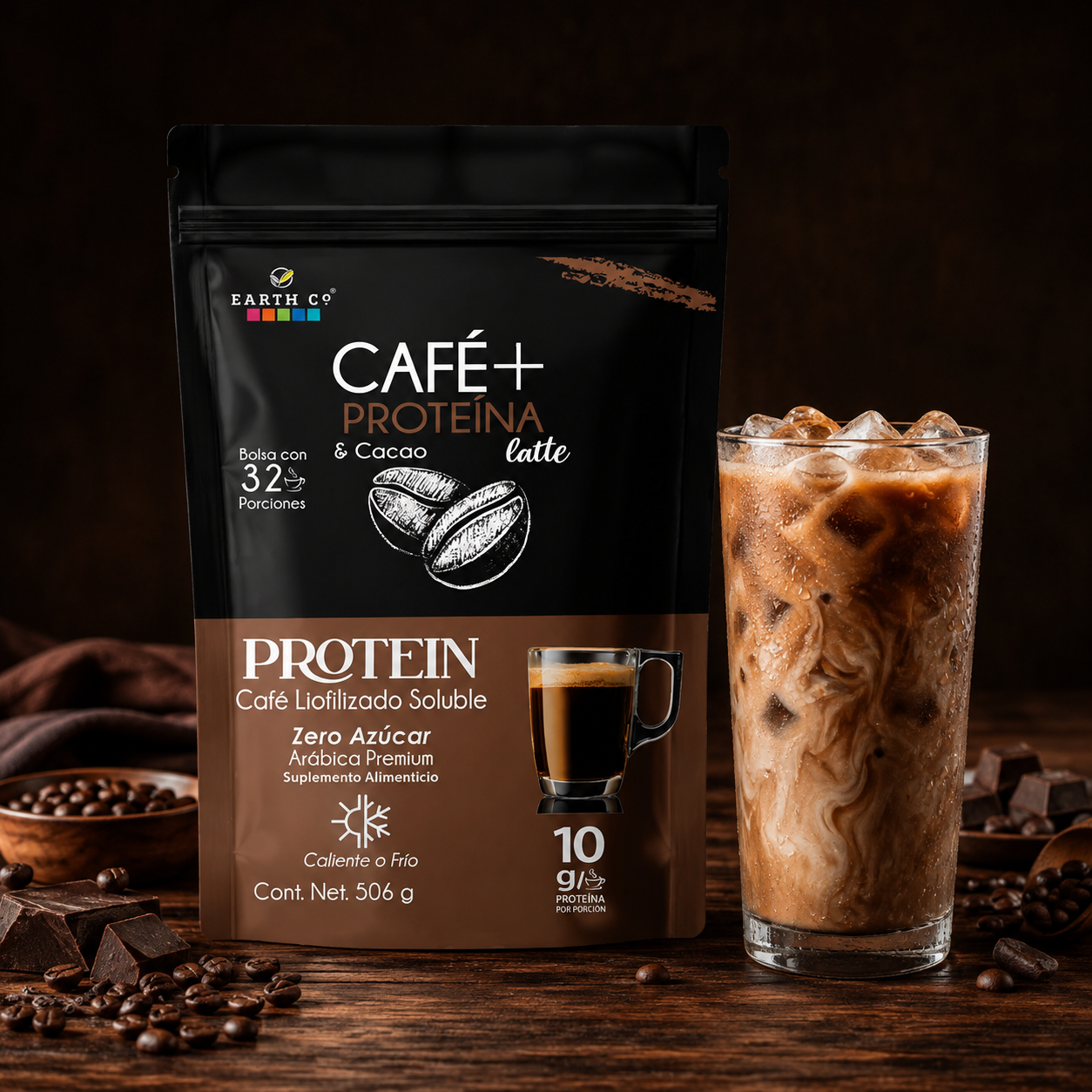 Vaso de Café + Proteína y Cacao de Earth Co servido frío con hielo, ideal para tomar caliente o frío.