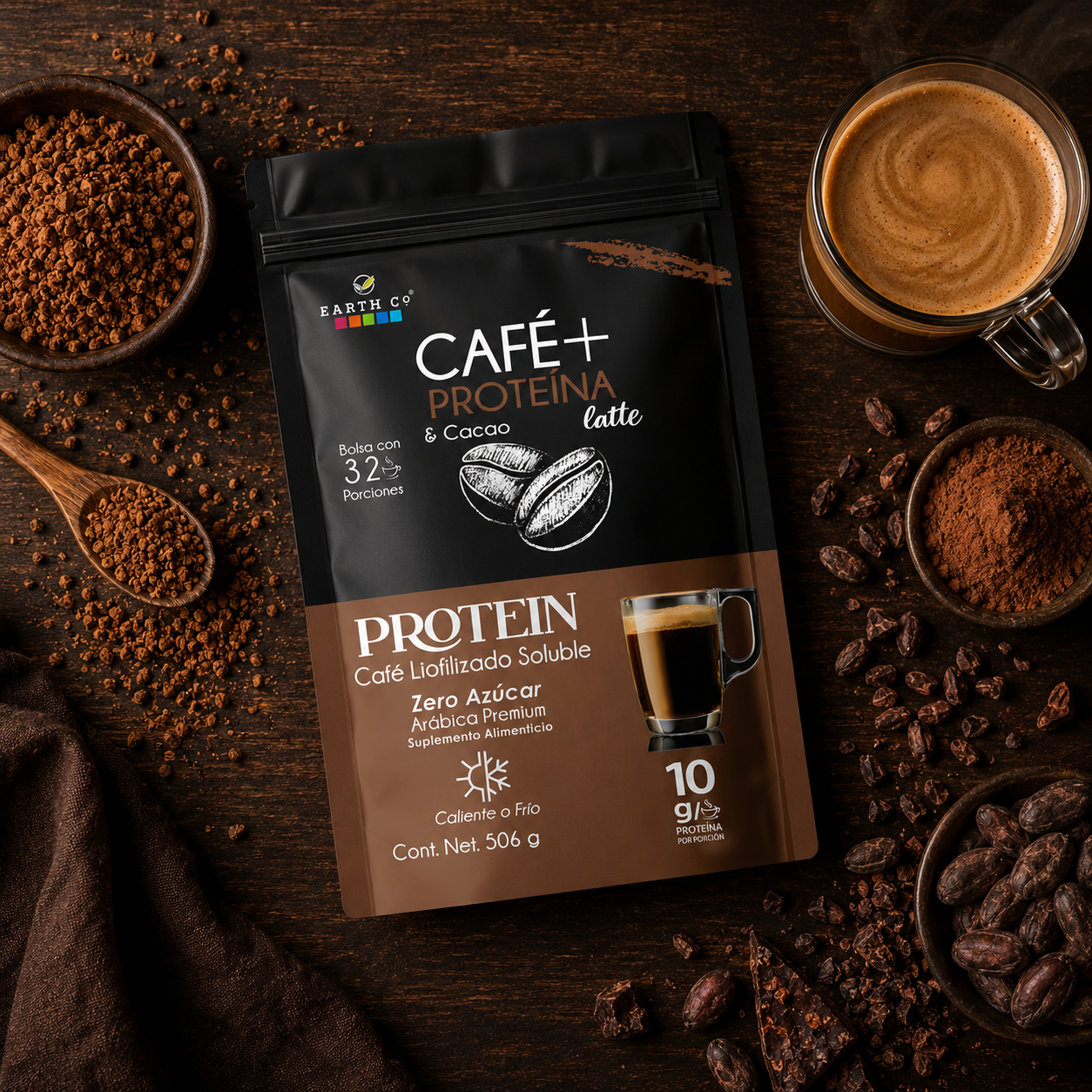 Bolsa de Café + Proteína y Cacao de Earth Co rodeada de granos de café y cacao, con una taza de café mocha.