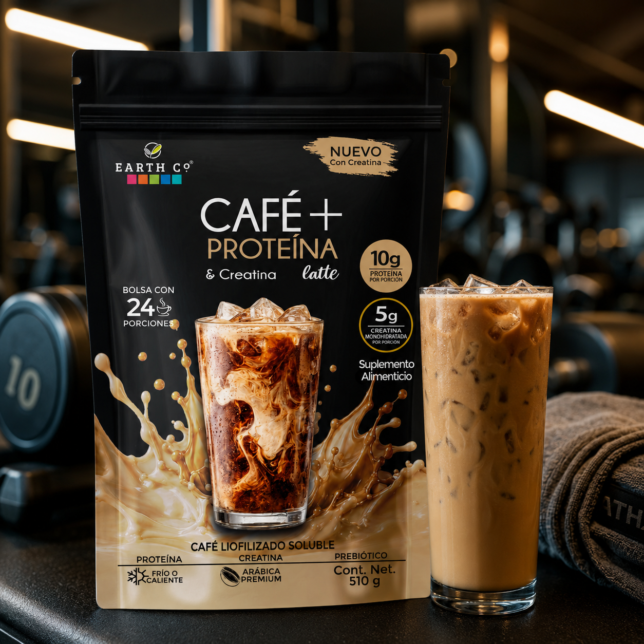 Vaso de Café + Proteína y Creatina de Earth Co servido frío con hielo, ideal para tomar caliente o frío.