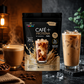 Café + Proteína y Creatina de Earth Co preparado como latte helado en vaso de vidrio, con 10 g de proteína y 5 g de creatina por porción.